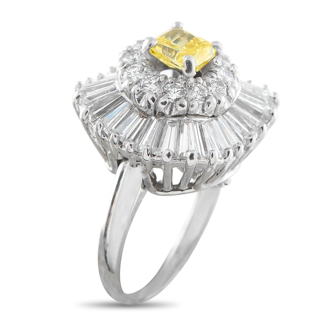 PLATINUM 3.69CT DIAMOND RING - 2