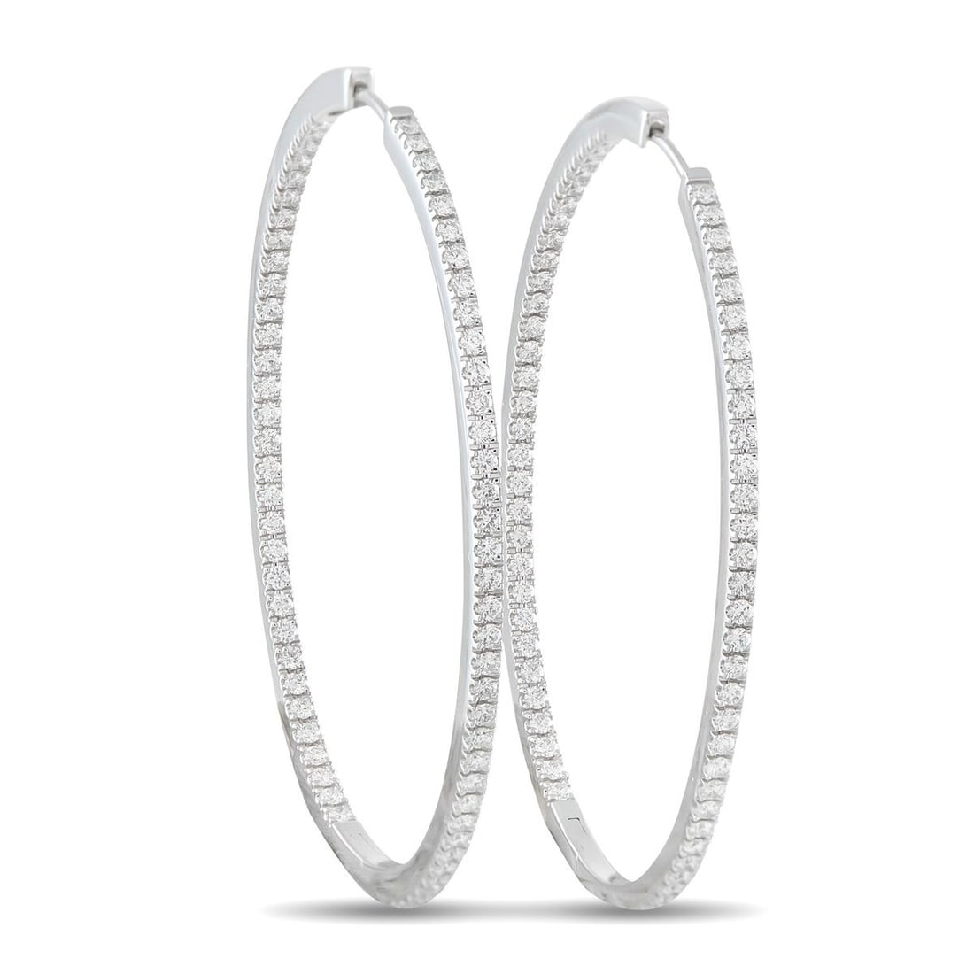 MEMOIRE 18K WHITE GOLD 1.45CT DIAMOND INSIDE-OUT OVAL HOOP EARRINGS: Add a touch of sparkle to any ensemble with these classic Memoire hoop earrings. Simple and elegant, the 18K White Gold settings are elevated by Diamonds with a total weight of 1.45 carats. Each earri
