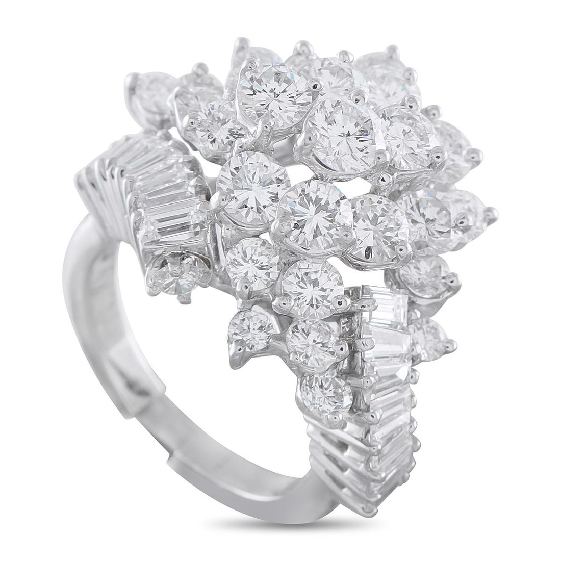 18K WHITE GOLD 2.50CT DIAMOND RING: Dazzling Diamonds with a total weight of 2.50 carats make this ring simply unforgettable. The dynamic design allows it to effortlessly catch the light from seemingly every angle. Set in 18K White