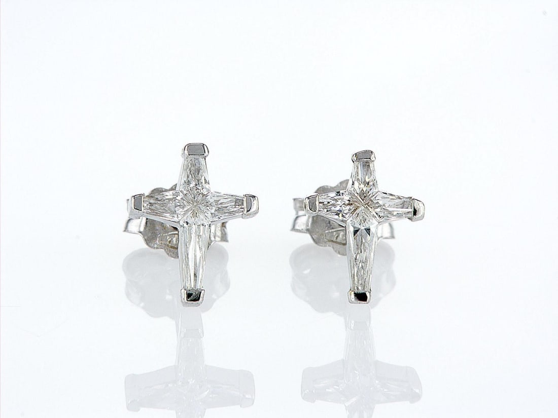 18kt White Gold 0.5ctw Diamond Earrings: One pair of 18k white gold earrings (750 stamped), each set with four natural diamonds. Jewelry Weight: 1.27Grs Total Diamonds Weight: 0.5Cts Main Stones Description: Quantity: 8 Cut and shape: Noble 
