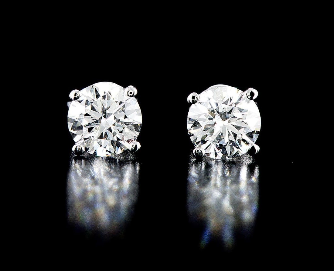 14kt White Gold 2.06ctw Diamond Earrings: LABORATORY GROWN DIAMOND Jewelry Weight: 1.03Grs Total Diamonds Weight: 2.06Cts Main Stones Description: Quantity: 2 Cut and shape: Round Brilliant Carats Weight: 1.03 Clarity: VS1 Color: F Polish/Sym