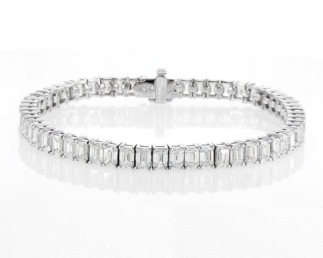 14kt White Gold 16.8ctw Diamond Bracelet: Jewelry Description Description: One 14k white gold bracelet, set with lab grown diamonds. Jewelry Weight: 19.55 Grs Total Diamonds Weight: 16.8 Cts Precious Metal: 14kt White Gold Certificate Number: