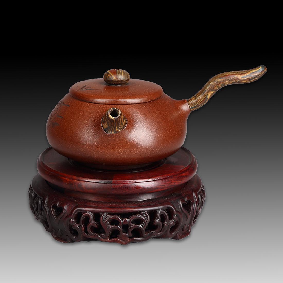 Chinese zisha teapot and cover: Chinese zisha teapot and cover..Size:9*6cm