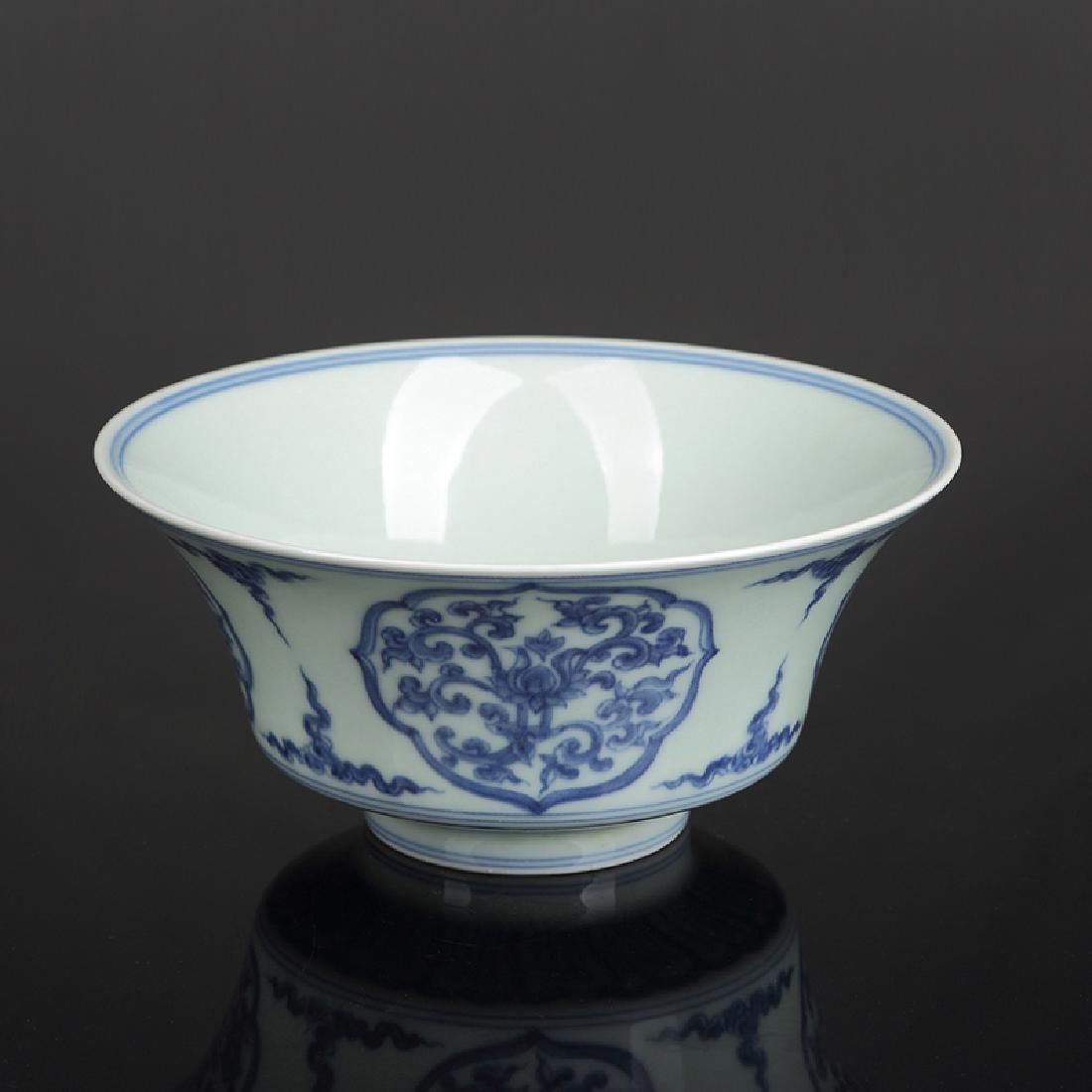 Chinese Ming Blue And White Porcelain Bowl: Chinese Ming Blue And White Porcelain Bowl."Ming chenghua year" model of glaze color blue and white window fine painting painters delicate treasure fat phase pattern mouth bowl Collection size:6.8 cm 
