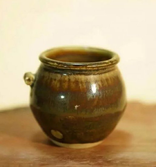 old porcelain jar (1 of 3)