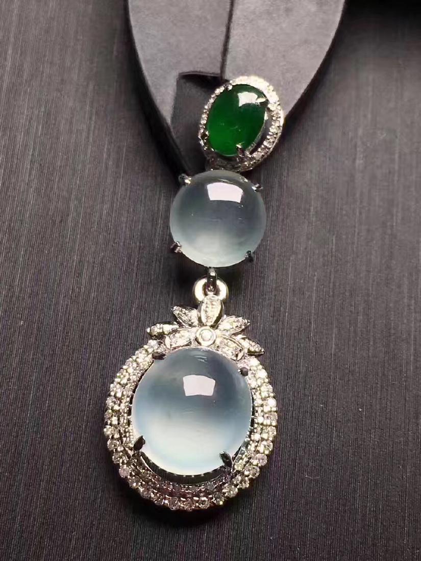 18K A NATURAL EGG-SHAPED ICY JADEITE BRACELET (1 of 5)