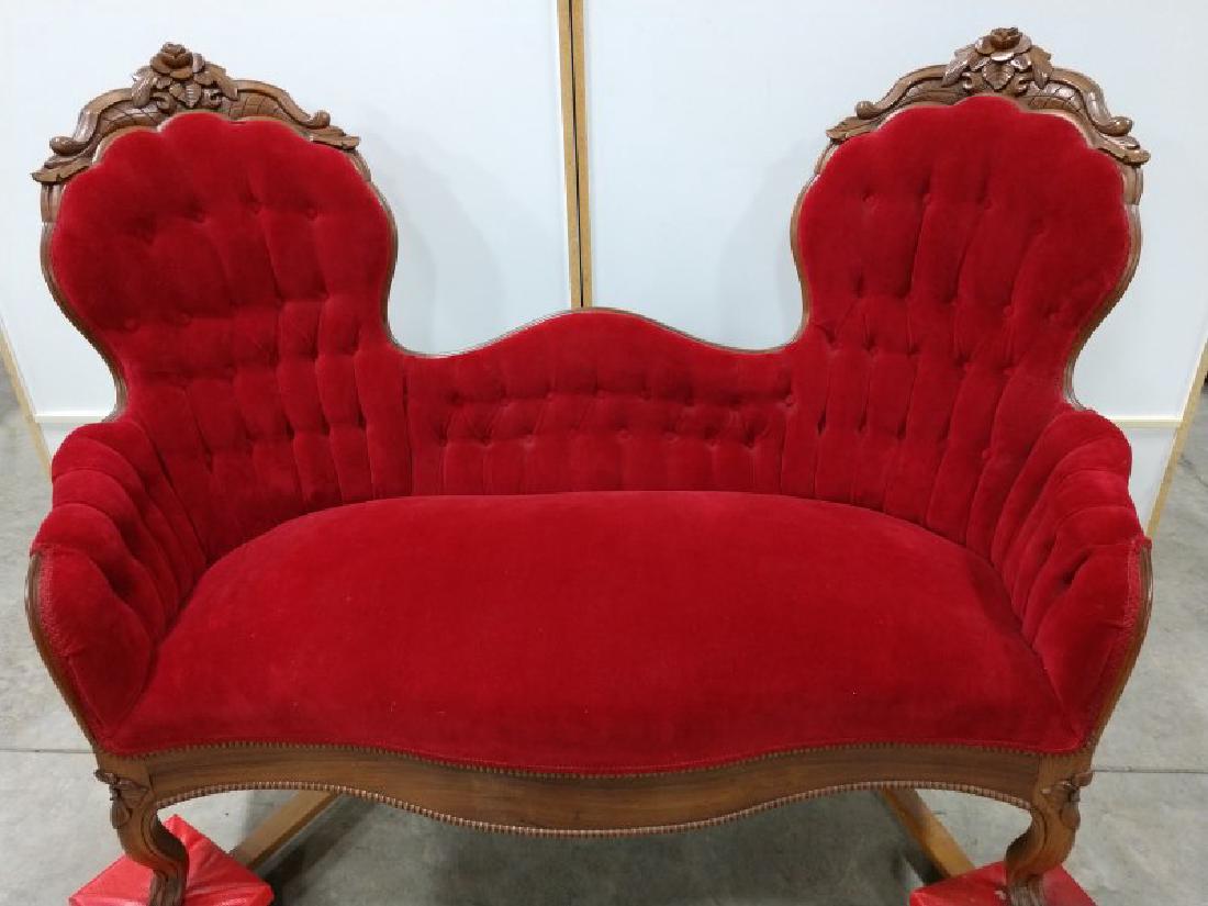 Victorian online courting couch