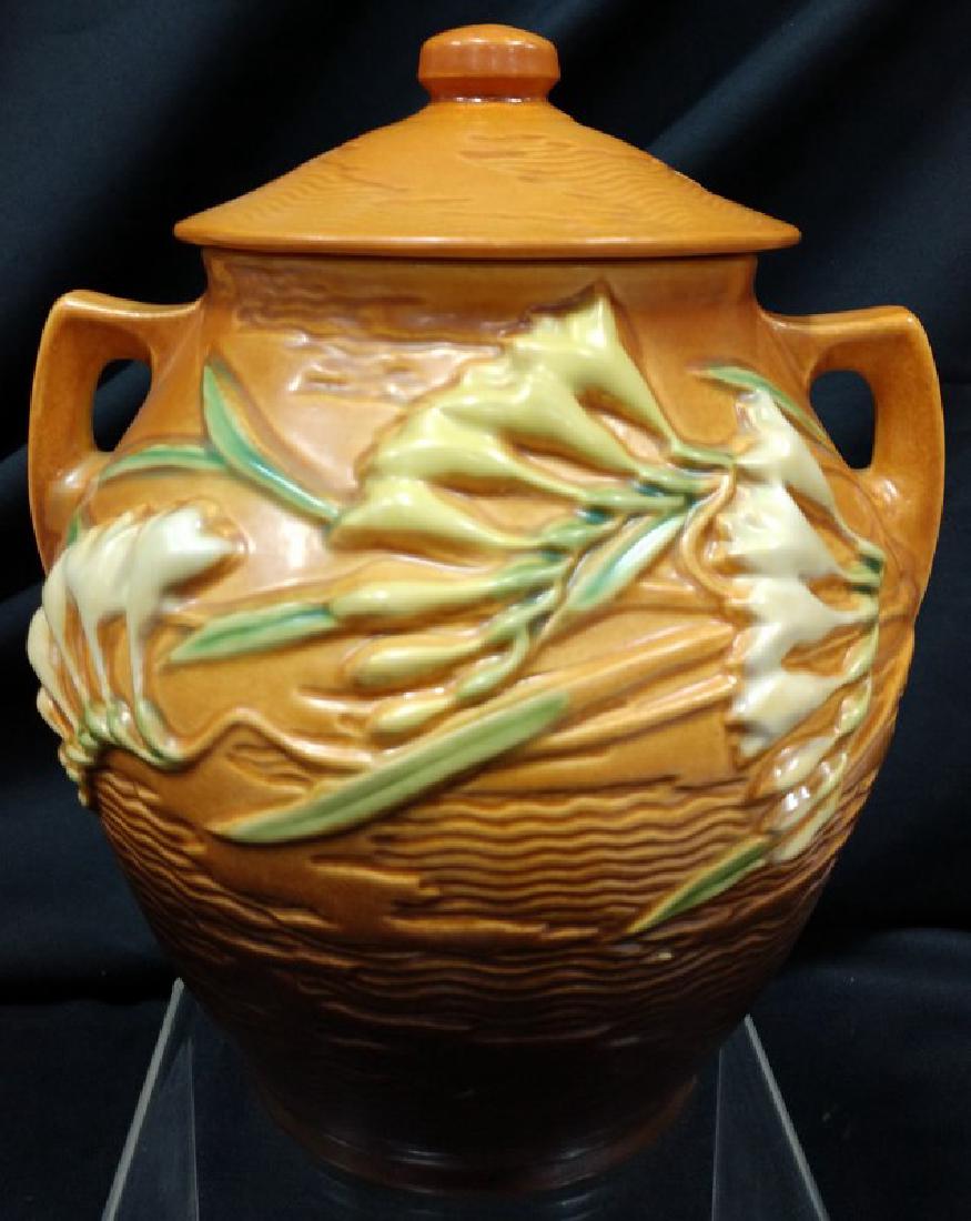 Roseville Freesia Cookie Jar (1 of 5)