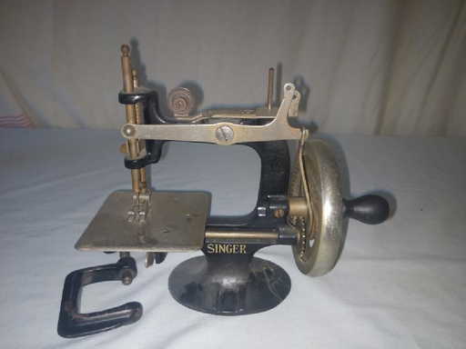 Mini Singer Sewing Machine And Table Clamp Inspiration Mini Singer Sewing Machine Antique Mini Singer Sewing Machine And Table Clamp Inspiration Mini Singer Sewing Machine Antique