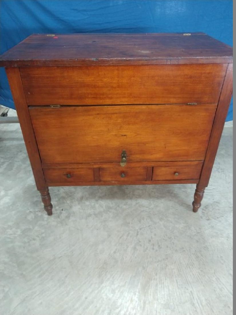 Furniture - Early American Chest (1 of 13)