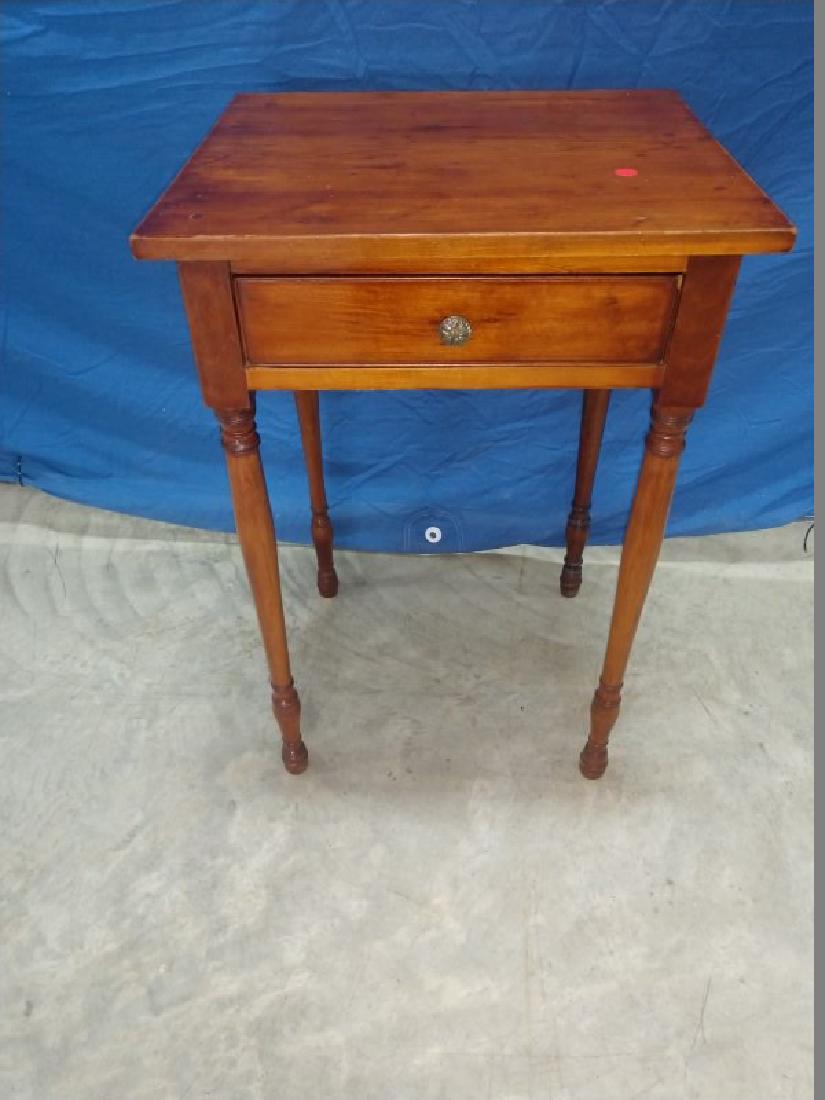 Furniture - Early American Lamp Table (1 of 8)