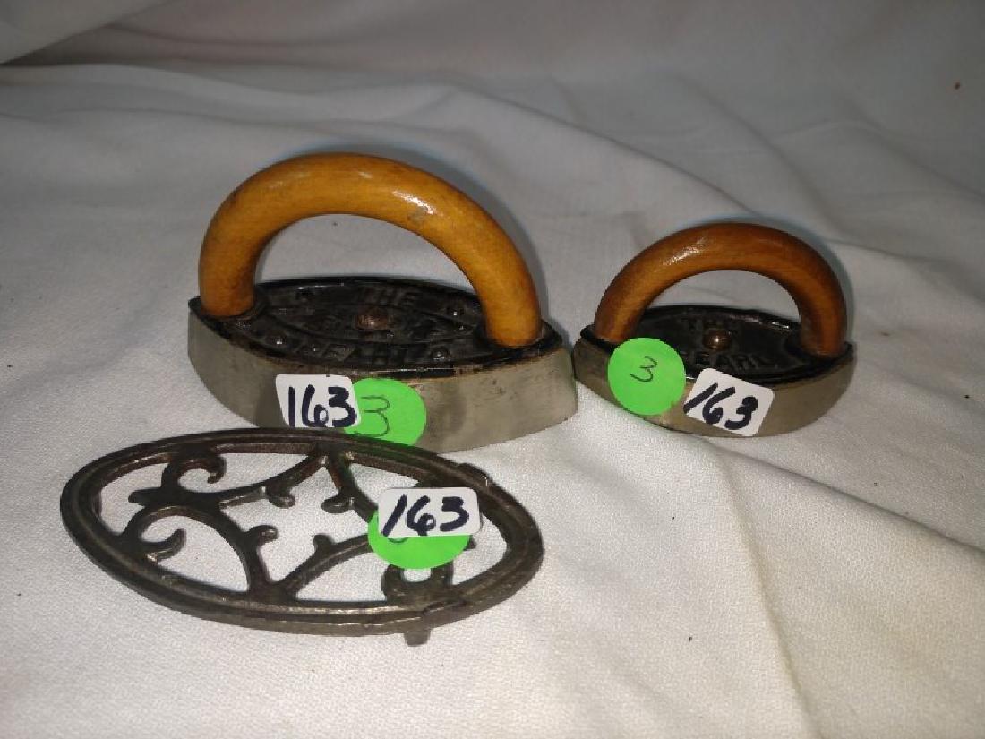 Iron - Pearl Iron & Trivet (1 of 4)