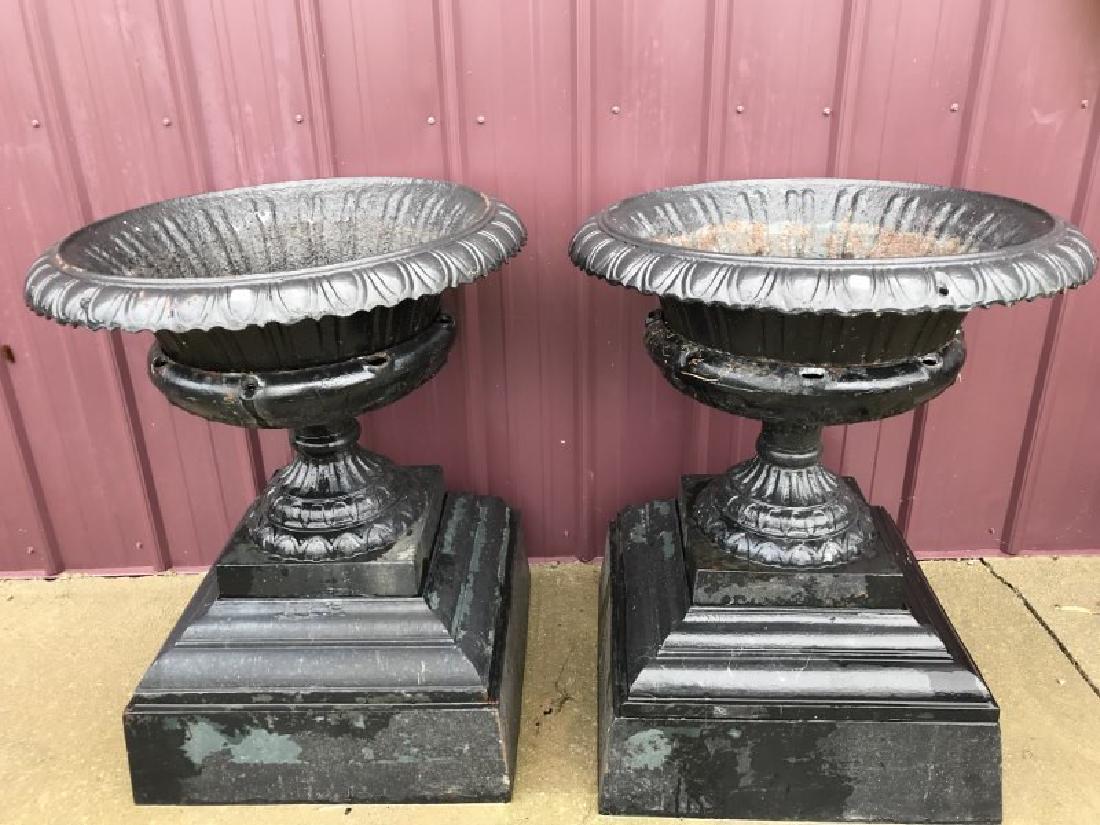Iron - Flower Urns Cast Iron (1 of 9)