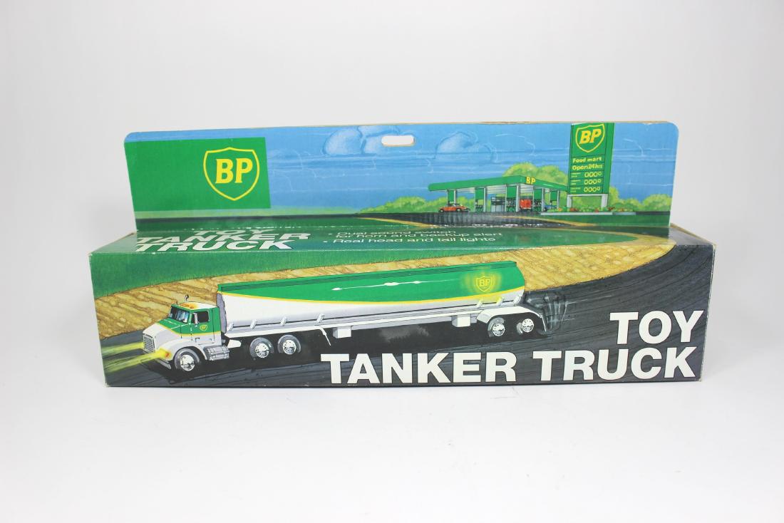 BP TOY TANKER TRUCK MODEL (1 of 5)