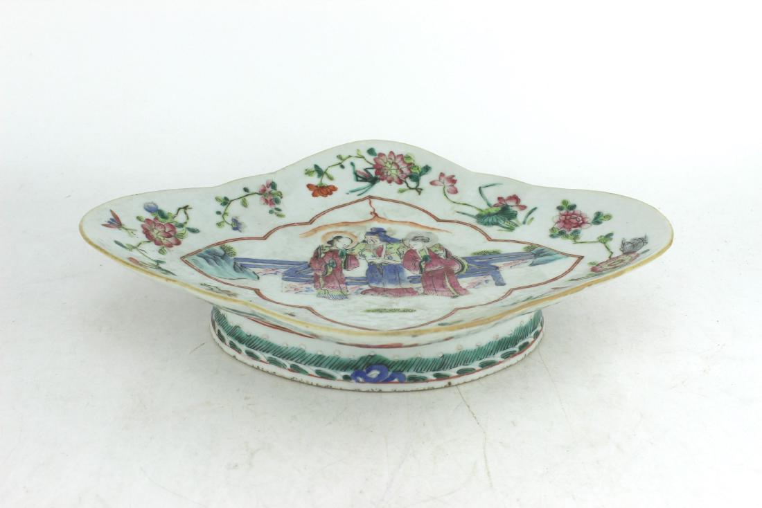 A CHINESE FAMILLE ROSE DIAMOND SHAPE DISH (1 of 7)