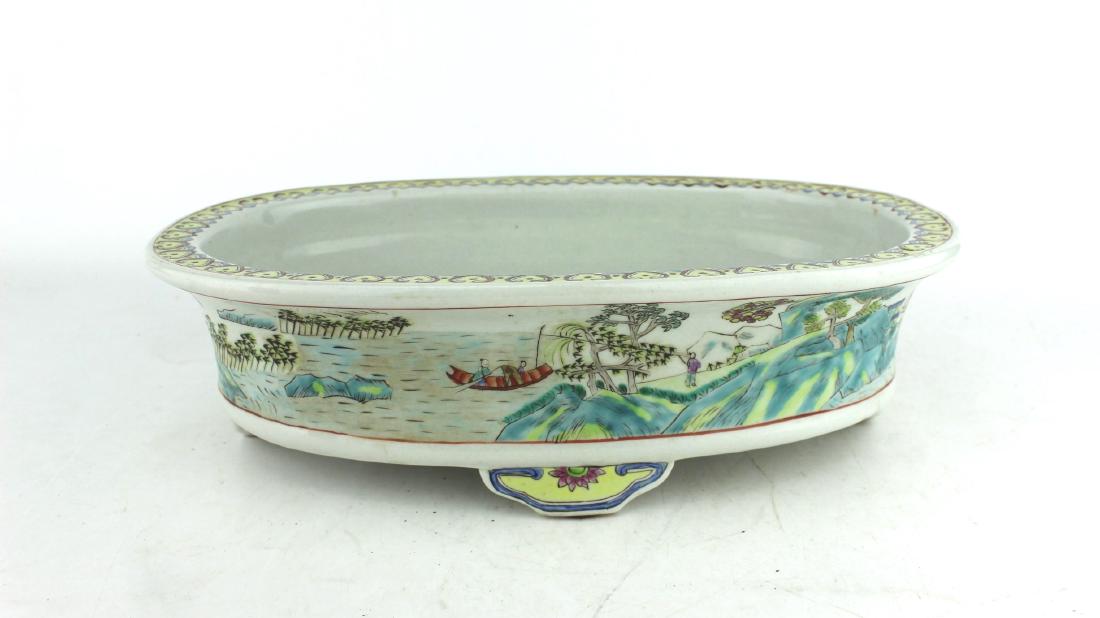 A CHINESE FAMILLE ROSE FLOWER POT (1 of 10)