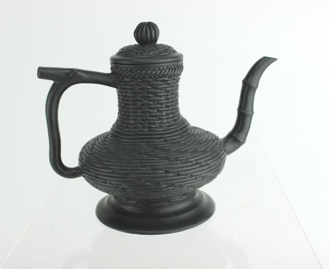A CHINESE ZISHA TEAPOT: Marked on the bottom. 4 1/4" (H) X 5 1/4" (L) X 3 1/2" (W)