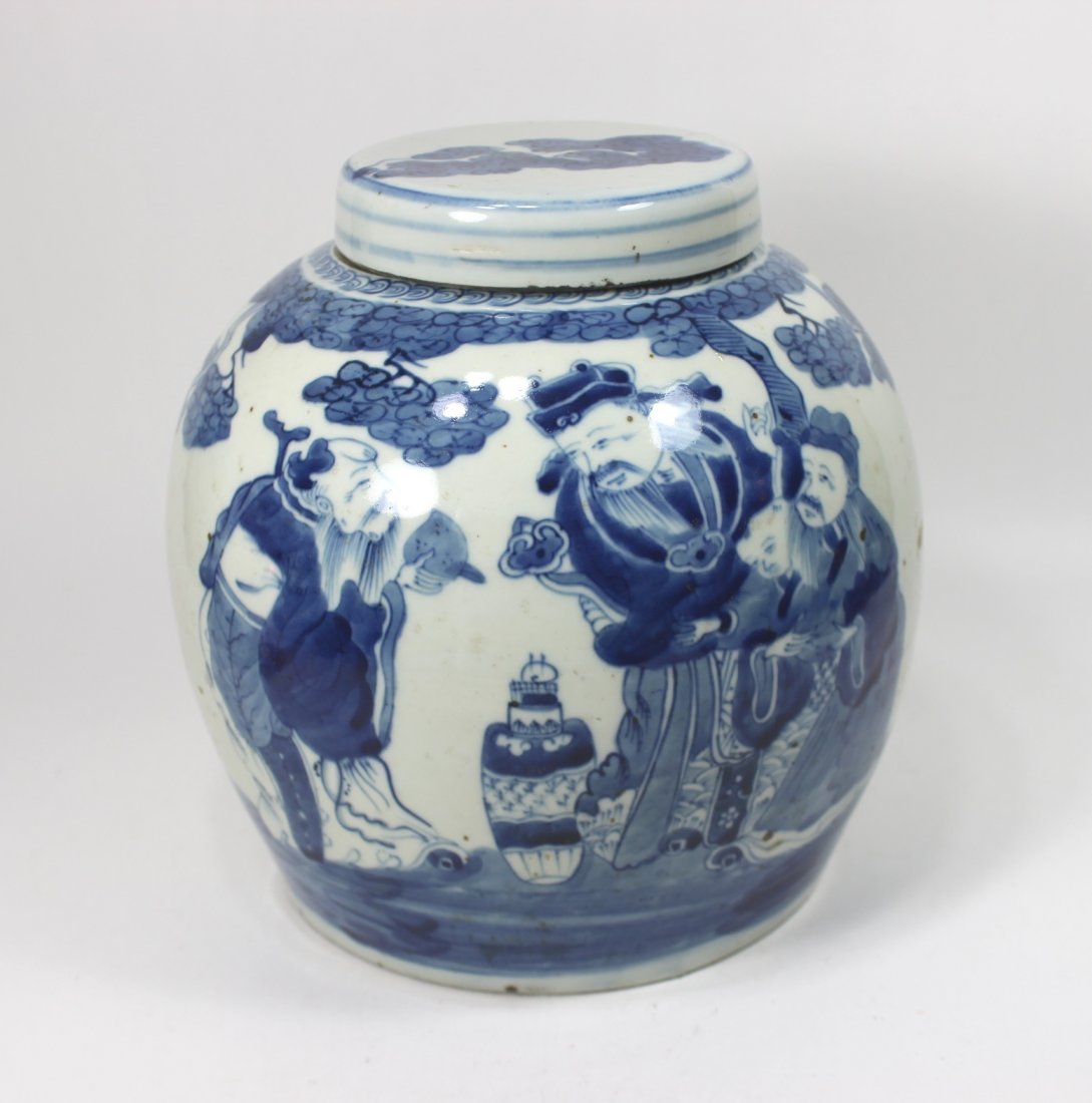 CHINESE BLUE & WHITE FIGURINES GINGER JAR W/ LID (1 of 10)