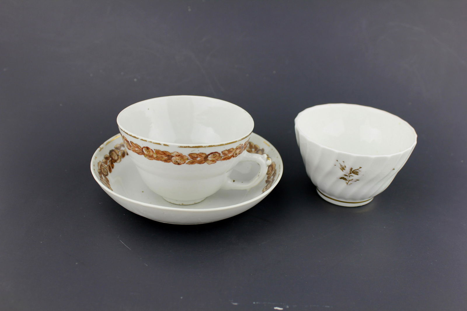 A CHINESE EXPORT TEA SET WITH A TEA CUP (1 of 11)
