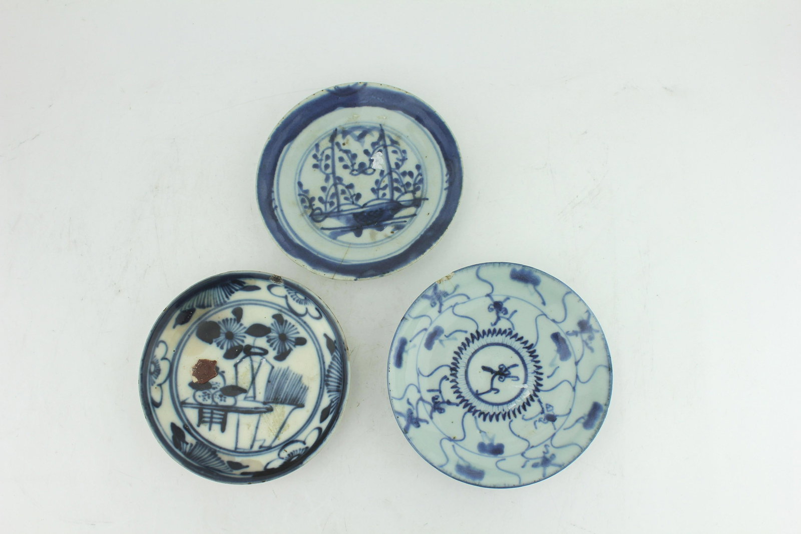 THREE CHINESE EXPORT B/W DISHES (1 of 9)