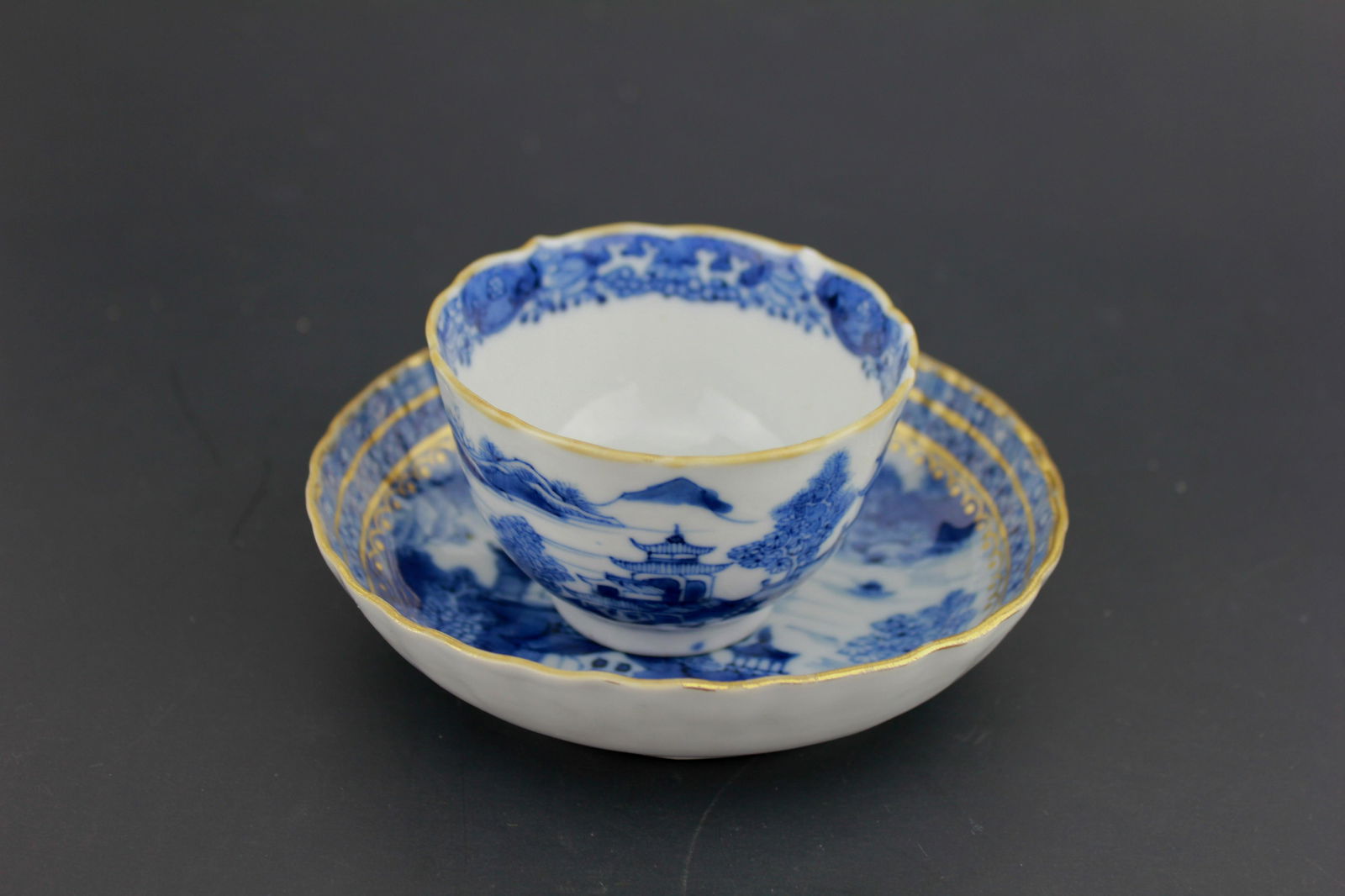 A CHINESE EXPORT B/W TEA SET (1 of 12)