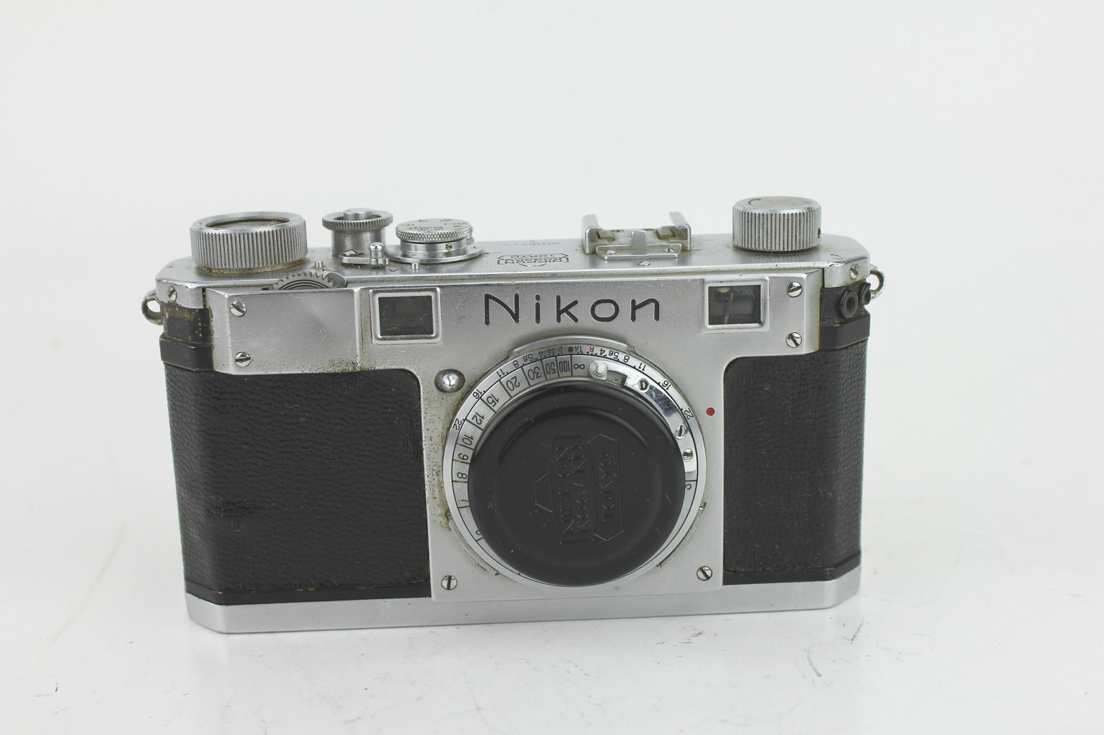 NIKON S 35MM RANGEFINDER CAMERA (BODY): 1951-1954. 35mm rangefinder camera. Body only. ALL CAMERAS HAVE NOT BEEN TESTED AND ARE BEING SOLD AS-IS.