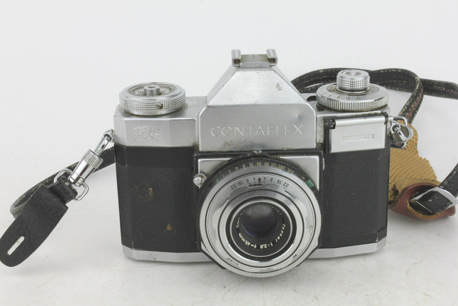 ZEISS IKON CONTAFLEX BETA 35MM SLR CAMERA: 1958-1959. 35mm SLR camera. ALL CAMERAS HAVE NOT BEEN TESTED AND ARE BEING SOLD AS-IS.