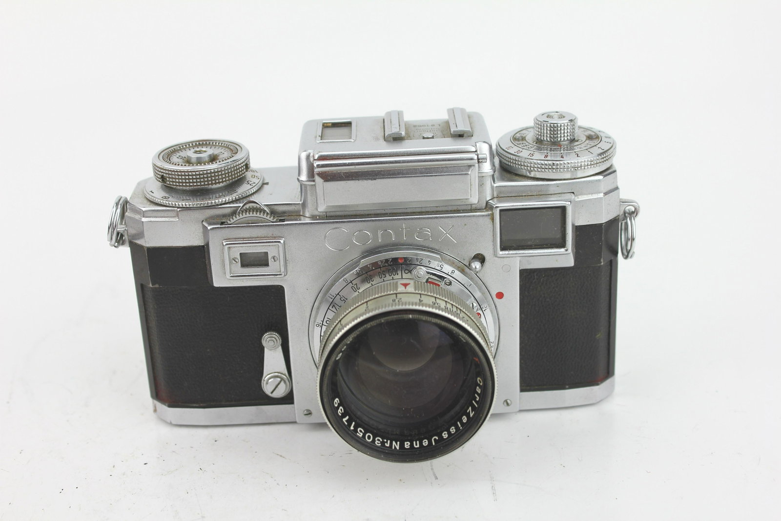 ZEISS IKON CONTAX IIIA 35MM RANGEFINDER CAMERA: 1950-1961. 35mm rangefinder camera. Exposure meter on top. ALL CAMERAS HAVE NOT BEEN TESTED AND ARE BEING SOLD AS-IS.