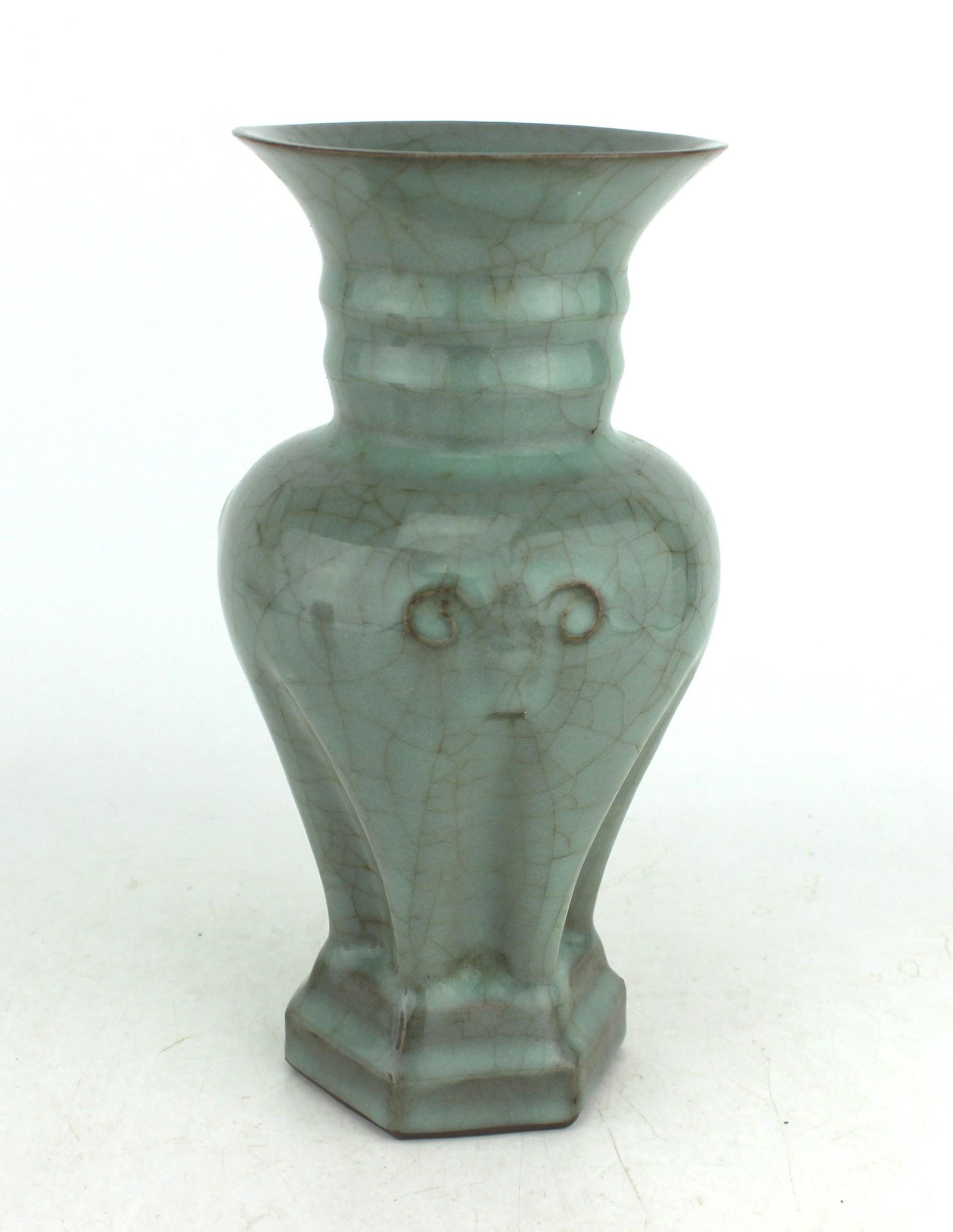 A CHINESE CELADON VASE (1 of 8)