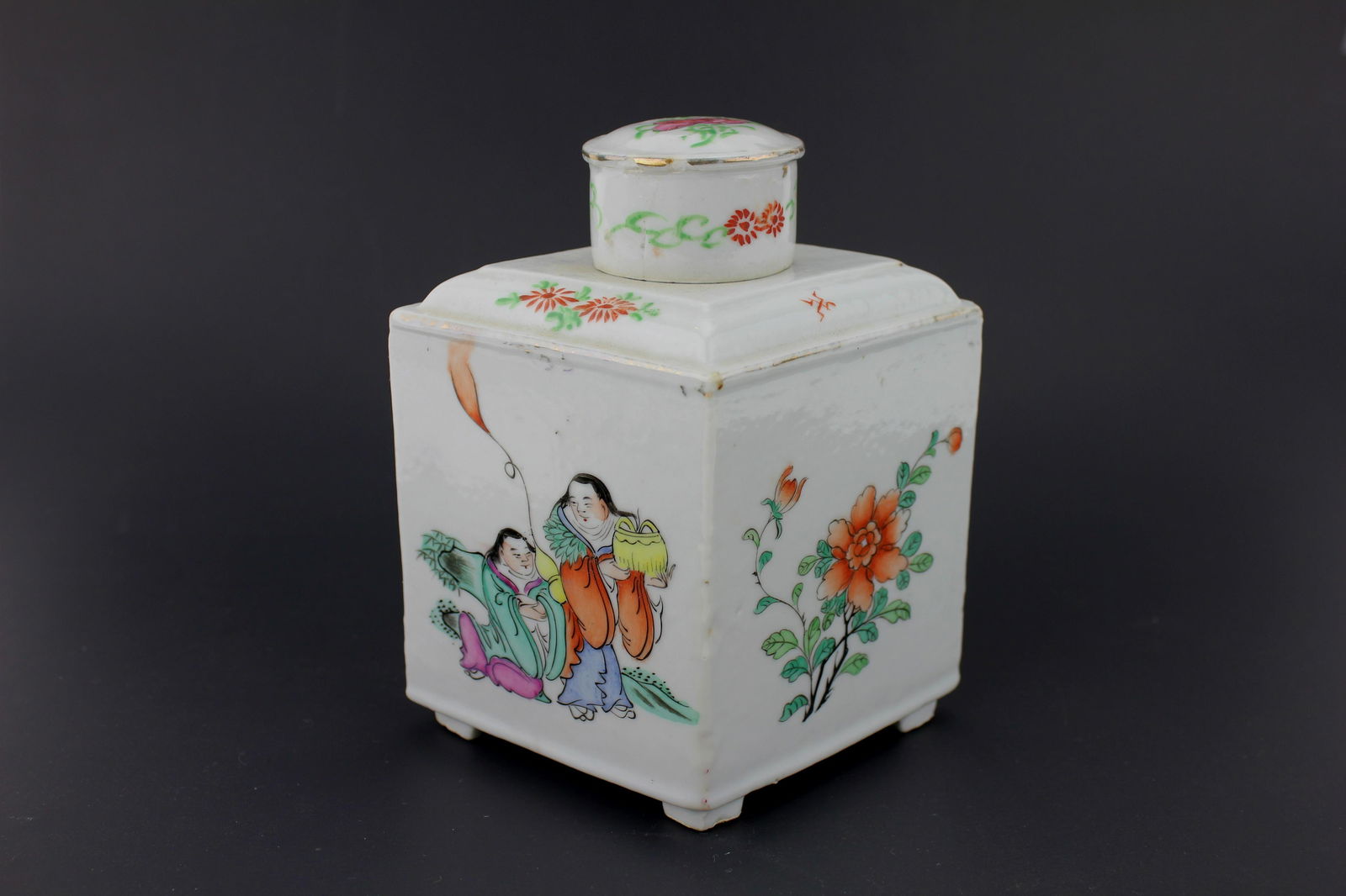 CHINESE EXPORT FAMILLE ROSE TEA CADDY (1 of 12)