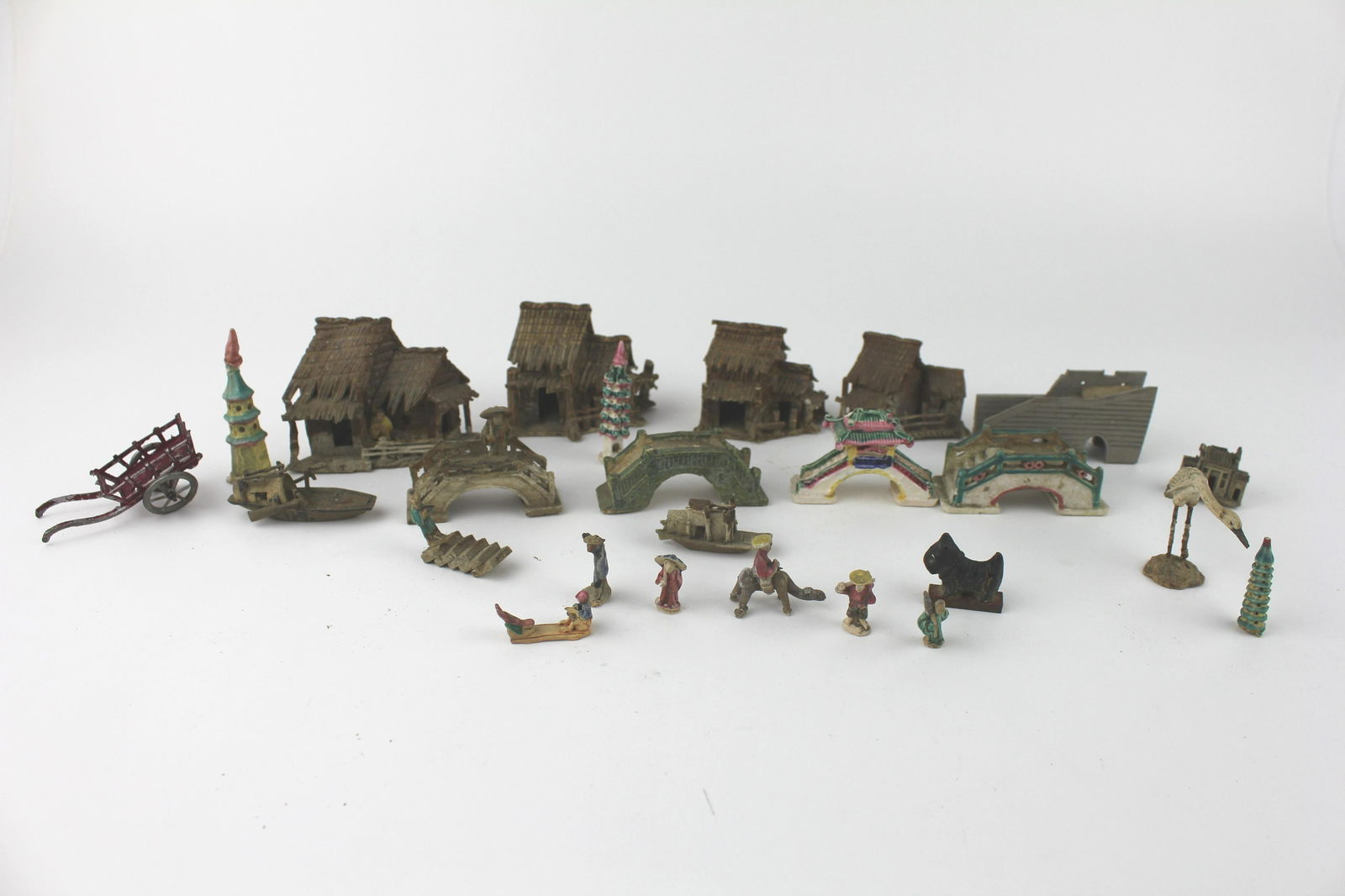 CHINESE PORCELAIN MINIATURE LANDSCAPE ELEMENTS SET (1 of 9)