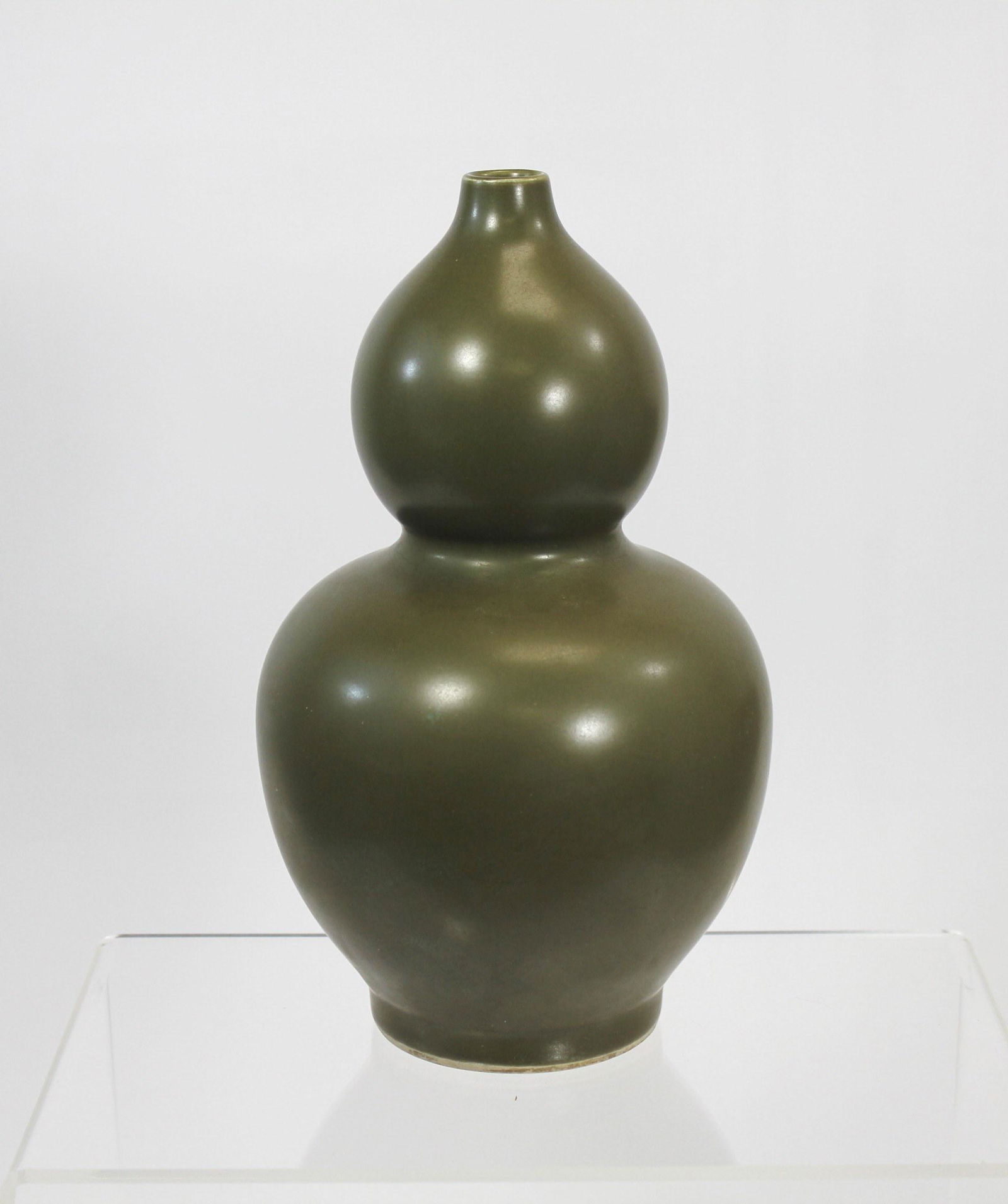 A CHINESE TEA DUST DOUBLE GOURD VASE (1 of 7)