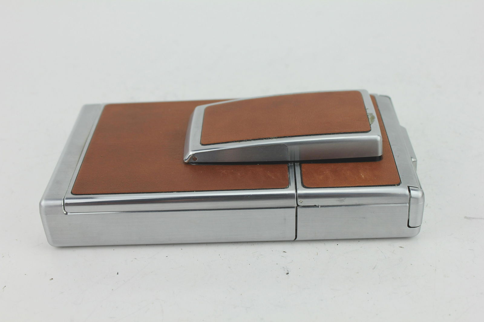 POLAROID SX-70 LAND CAMERA (1 of 9)