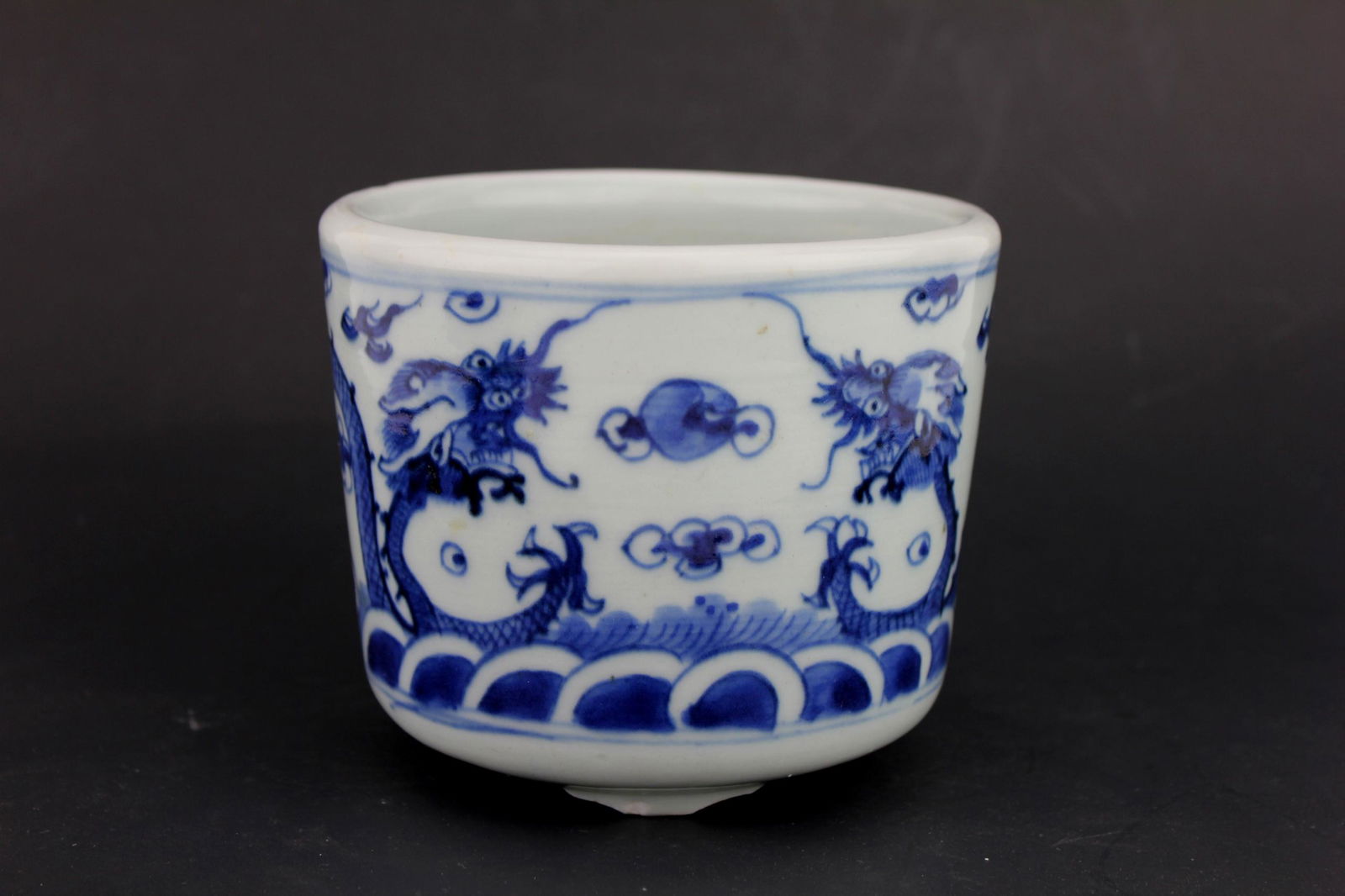 CHINESE BLUE & WHITE  TRIPOD CENSER (1 of 7)