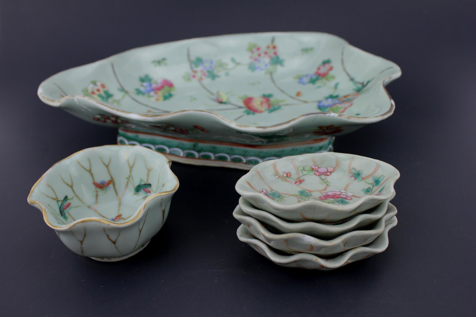 CHINESE PEA GREEN GLAZE FAMILLE ROSE DINNER SET (1 of 15)