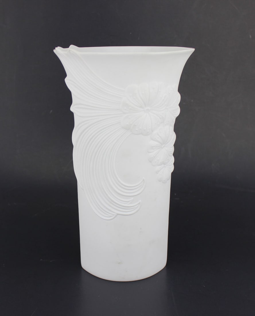 SIGNED  AK KAISER WHITE PORCELAIN VASE (1 of 8)