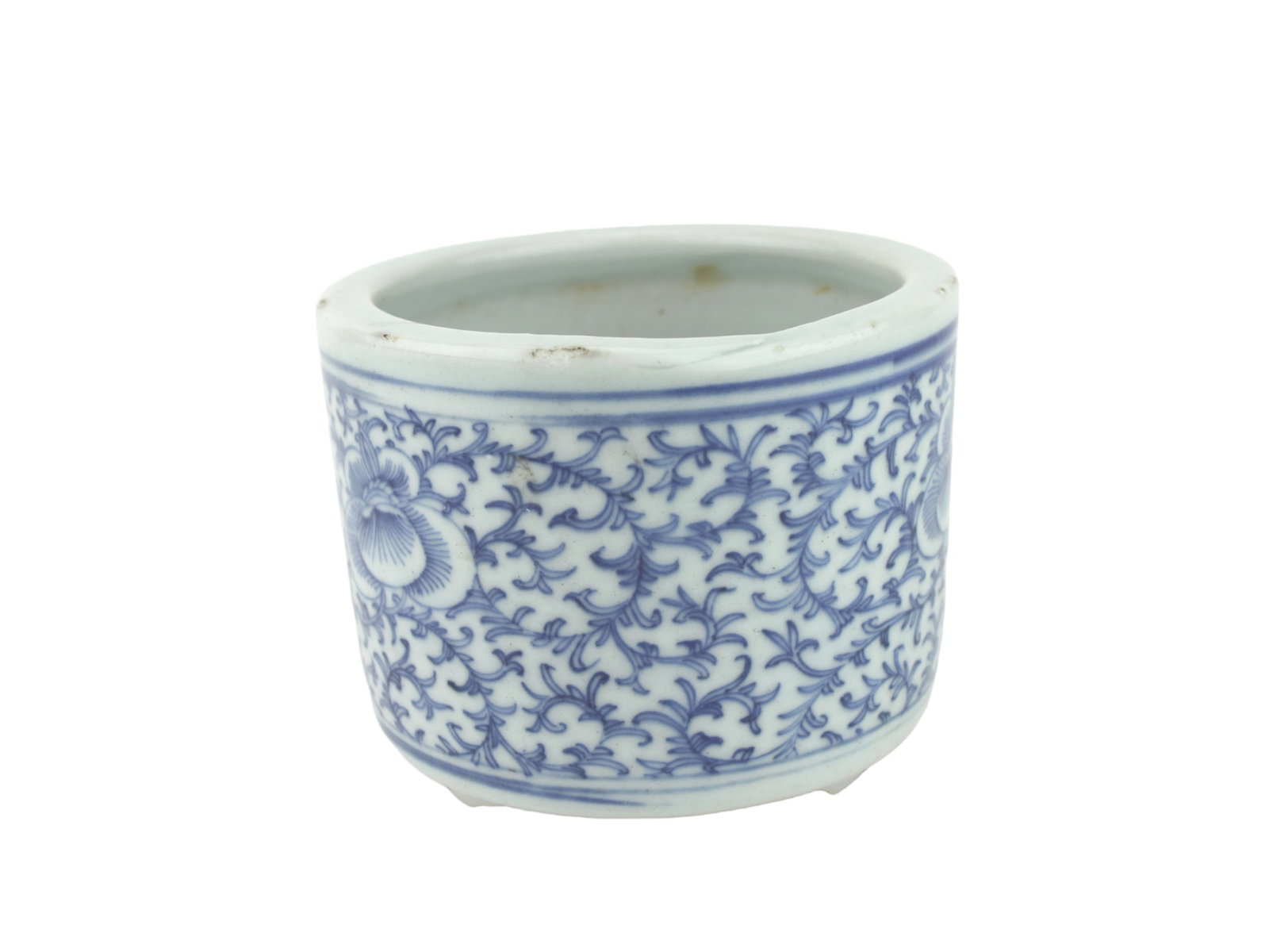 A CHINESE BLUE & WHITE BRUSH POT: The pot measures 4 1/4 in. H by 5 1/4 in. Diam. With chips on rim. Please see pictures for detailed conditions.