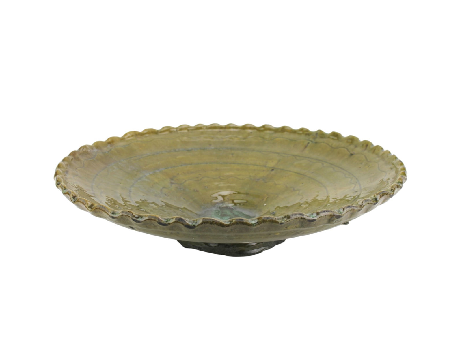 A GREEN GLAZE SERVING BOWL: A large serving bowl with green glaze, 15 3/4 in. (D) X 3 1/2 in. (H). Please see pictures for detailed conditions.