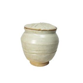 EARLY CHINESE DINGYAO WARE LIDDED JAR