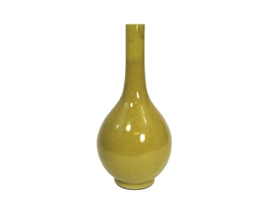 A CHINESE YELLOW GLAZED BUD VASE