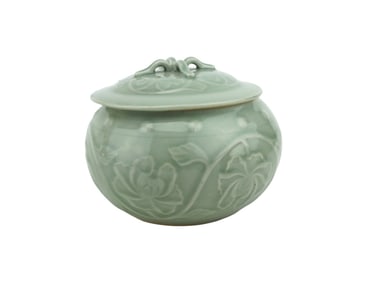 A CHINESE CELADON LIDDED BOWL
