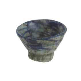 A SMALL CHINESE BLUE & WHITE CUP