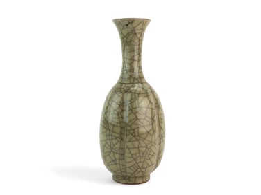 Chinese Cracked Long Quan Vase