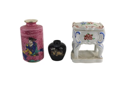 THREE HAND PAINTED JAPANESE PORCELAIN ITEMS