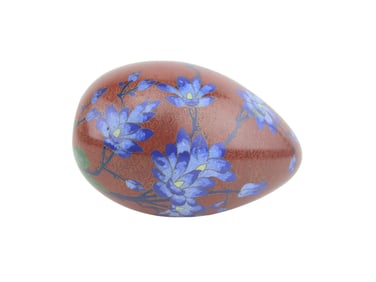 A LARGE CHINESE CLOISONNE EGG