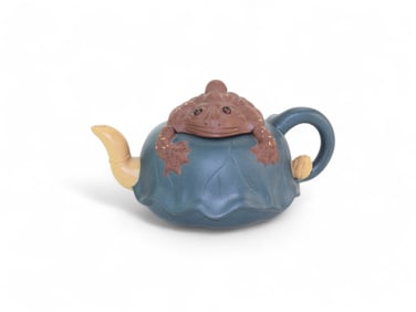 A Chinese Yixing  Zisha Teapot - Cui Guo-Qin
