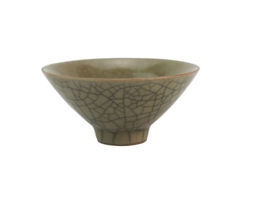 Chinese Celadon Crackle-Glazed Conical Bowl