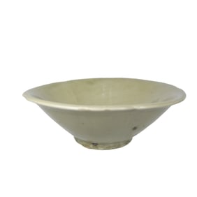 EARLY CHINESE CELADON  FOOTED FOLIATED BOWL