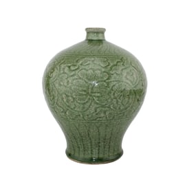 LARGE CHINESE CELADON BUD VASE