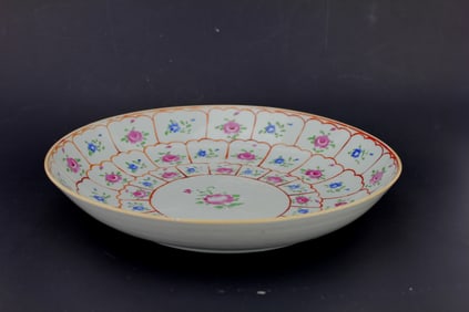 A CHINESE EXPORT FAMILLE ROSE CHARGER